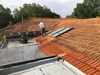 תיקון גגות רעפים פתח תקווה